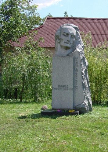Полтавская область Миргород памятник Давид Гураміш