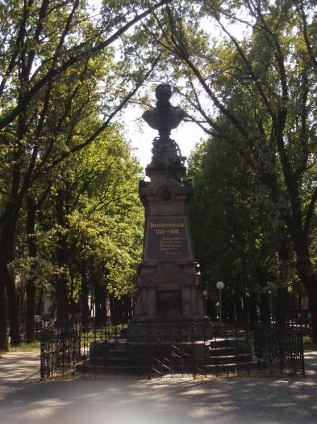 пам'ятник Котляревському