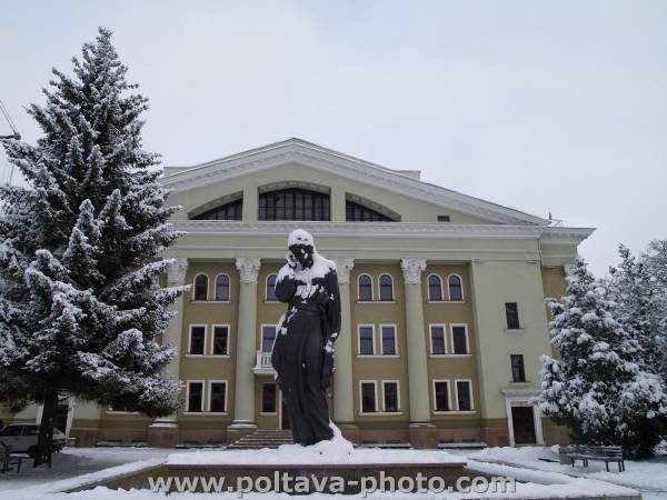 памятник марусі чурай dekabr zima sneg