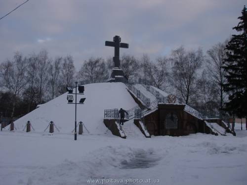 Братская могила русских воинов (зимой)