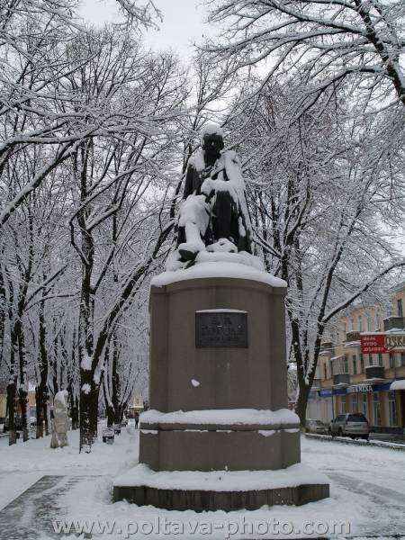 памятник Гоголю