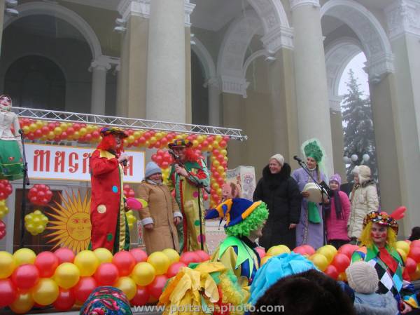 Веселе свято Масляної Полтава фото змагання та игри млинці