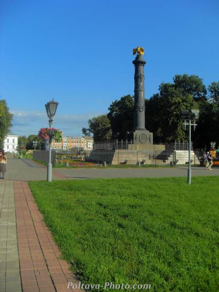 Монумент Слави в центрі міста, Полтава. літо 2011
