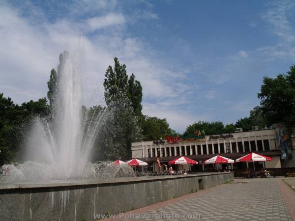 Фото с другого ракурса, фонтан в парке победа