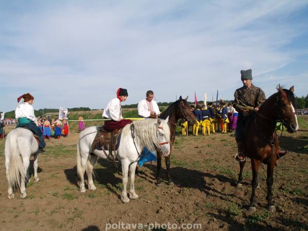 300-річчя Полтавської битви - козаки по коням