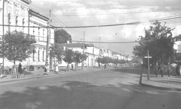 улицами города, 1943