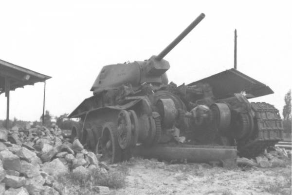 Танк в Полтаве 1943
