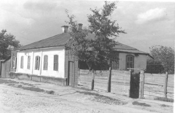 полтавський будинок біля дороги, 1943 р.
