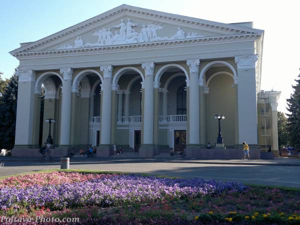 театр Гоголя після ремонту