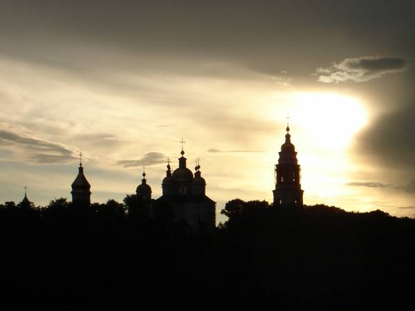 Полтавський монастирь на сході сонця