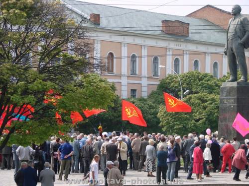 мітинг біля пам'ятника Леніну