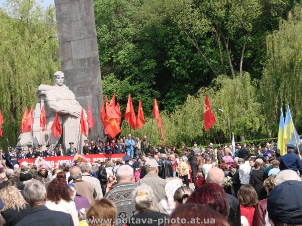 Возложение цветов на день победы