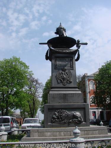 памятник возле кондитерской