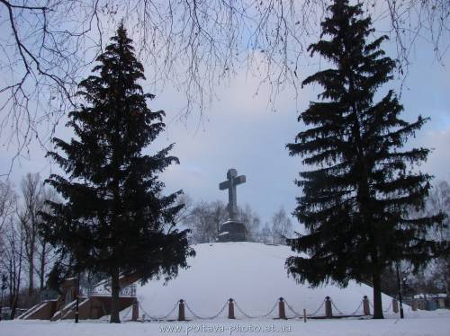 Братська могила на полі полтавскої битви (взимку)