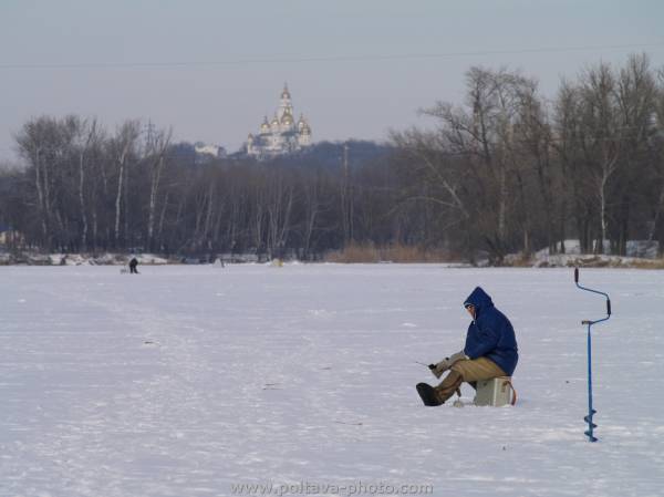 холод рыбакам не помеха