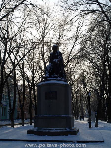 памятник Гоголя