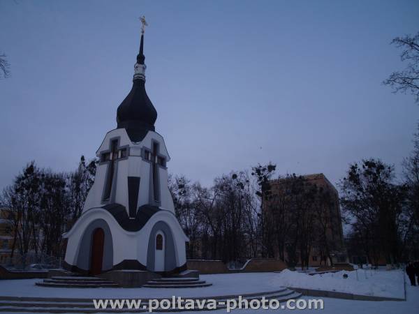 маленькая церковь в центре полтавы