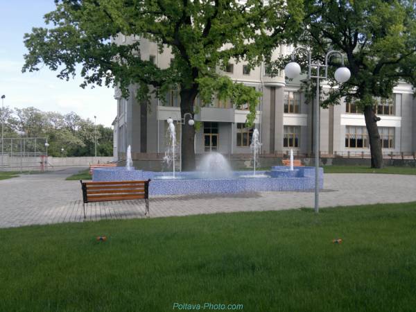 фонтан Полтавського юридичного інституту