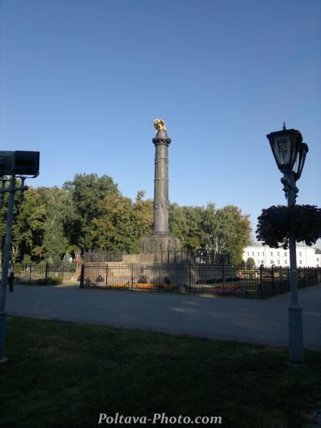 монумент Слави в Корпусному парку