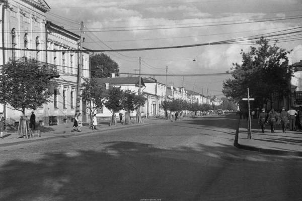 1943 вулицями Полтави