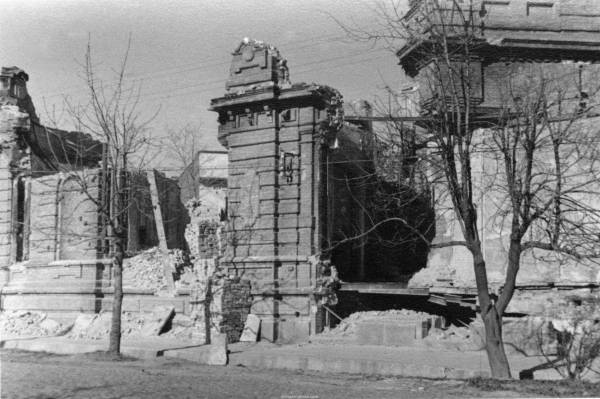 Полтавські будинки після бомбардування